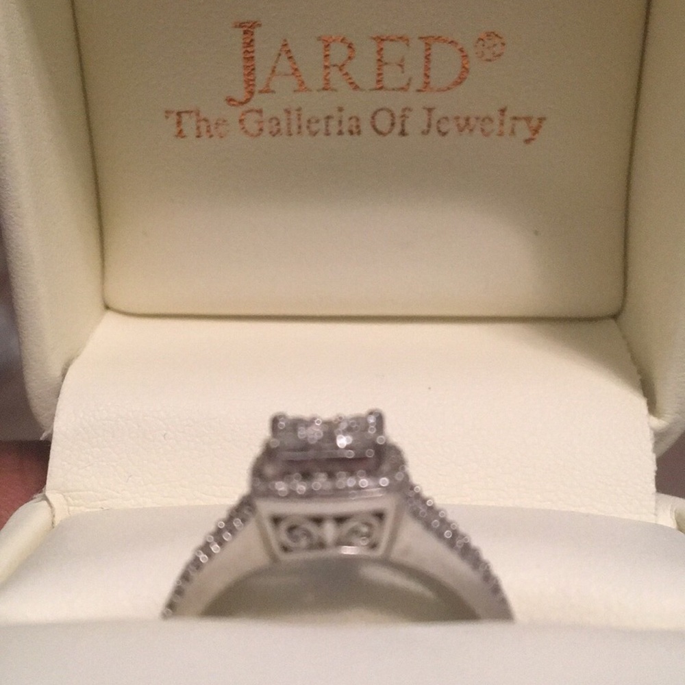 10 CW Ring - Picture 2 of 5